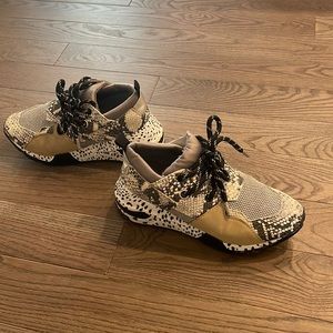Steve Madden very comfortable wedge sneaker. Worn a few times.
